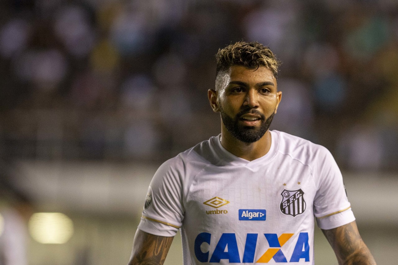 东体：朱骏“恭喜”李圣龙，有球迷感叹后者从一线队“退早了”