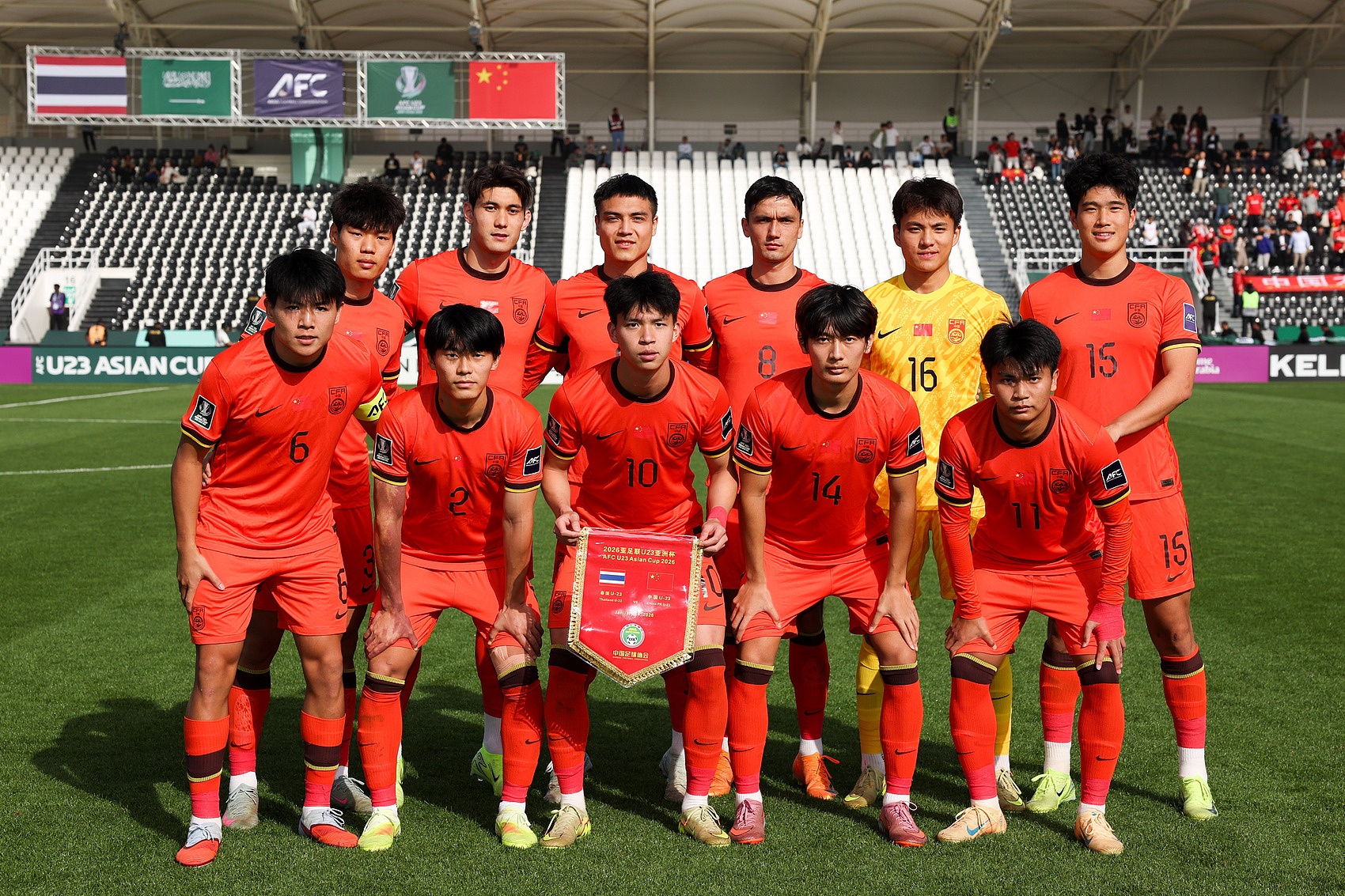 上海海港富盛经开6-1上海赛更达，李圣龙双响杨黔东获处子球